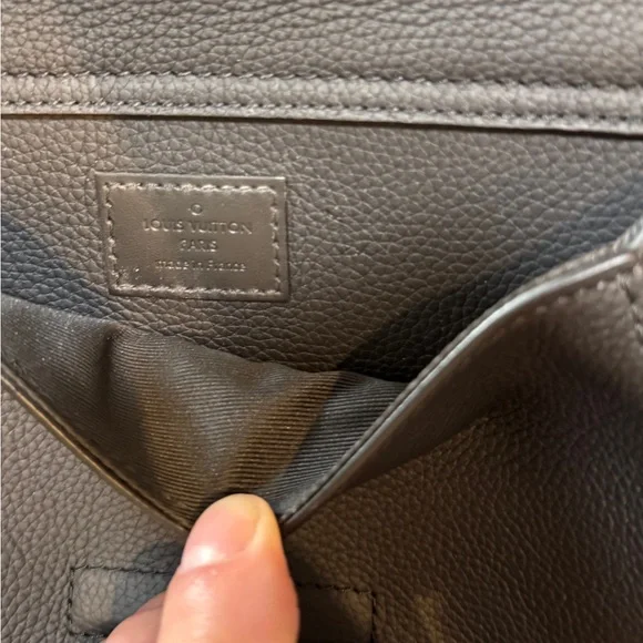 Louis Vuitton Black Cross Body Bag for Men Areo Sling